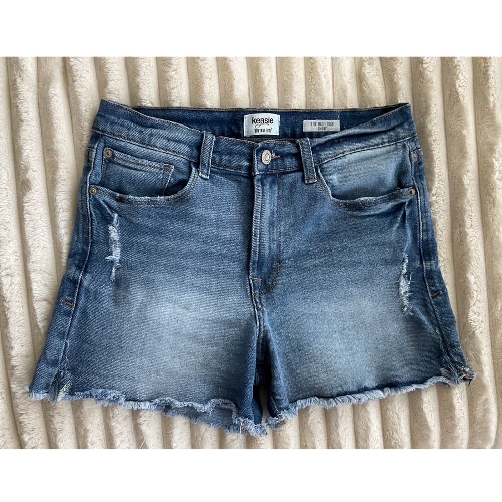 Kensie Vintage Luxe High Rise Denim Shorts Medium Wash Distressed Raw Hem 8/29